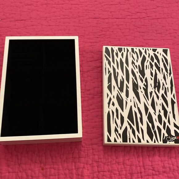 Diane Von Furstenberg jewelry box - Picture 4 of 10